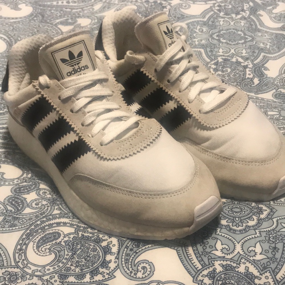 Adidas athletic shoes size 7 used in great condition